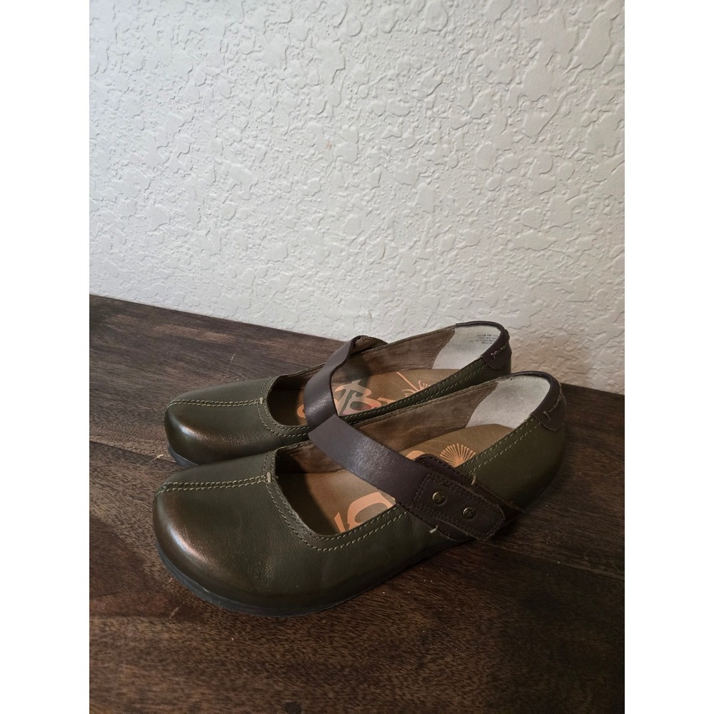 OTBT Salem Olive Green Leather Mary Jane Flats Womens 6M 17F848